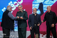 مراسم تجلیل از هنرمندان عرصه ایثار و شهادت
