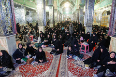 عزاداری شب عاشورای حسینی در 
حرم امام زاده حسن(ع)