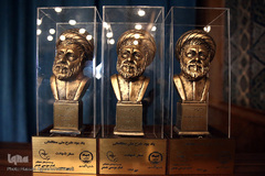 سردیس اهدایی به برگزیدگان طرح ملی مطالعاتی «سفر شهادت»