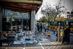 فروش کتب ممنوعه در حاشیه خیابان