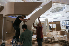 آماده سازی غرفه ایکنا در بیست و سومین نمایشگاه مطبوعات