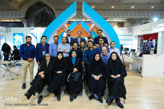 عکس یادگاری مدیران و کارکنان خبرگزاری ایکنا در اخرین روز از بیست و سومین نمایشگاه مطبوعات ۱۳۹۶