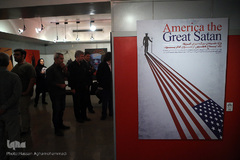 افتتاحیه نمایشگاه پوستر «سقوط شیطان بزرگ»