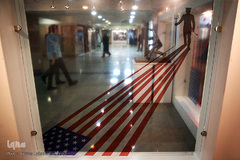 افتتاحیه نمایشگاه پوستر «سقوط شیطان بزرگ»