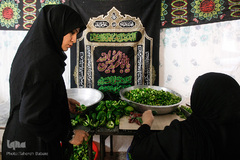 پخت و توزیع غذای نذری در روز اربعین حسینی
