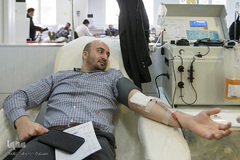 داوطلبان اهدای خون به زلزله زدگان کرمانشاه