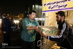 جمع آوری کمک های مردی برای زلزله زدگان 