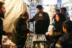 جمع آوری کمک های مردی برای زلزله زدگان 