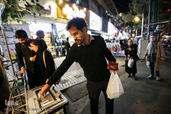 جمع آوری کمک های مردی برای زلزله زدگان 