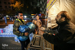 جمع آوری کمک های مردی برای زلزله زدگان 