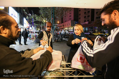 جمع آوری کمک های مردی برای زلزله زدگان 