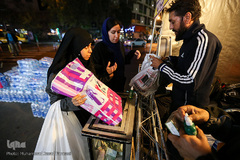 جمع آوری کمک های مردی برای زلزله زدگان 