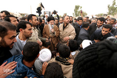 حضور رهبر معظم انقلاب در منطقه زلزله‌زده سرپل ذهاب