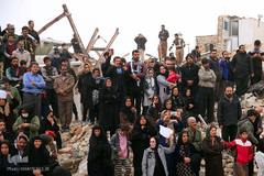 حضور رهبر معظم انقلاب در منطقه زلزله‌زده سرپل ذهاب