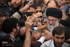 حضور رهبر معظم انقلاب در منطقه زلزله‌زده سرپل ذهاب