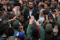 حضور رهبر معظم انقلاب در منطقه زلزله‌زده سرپل ذهاب