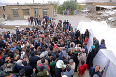 حضور رهبر معظم انقلاب در منطقه زلزله‌زده سرپل ذهاب