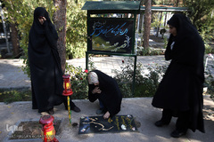 مراسم غبار روبی مزار شهداء بهشت زهرای تهران در هفته بسیج