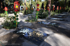 مراسم غبار روبی مزار شهداء بهشت زهرای تهران در هفته بسیج