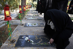 مراسم غبار روبی مزار شهداء بهشت زهرای تهران در هفته بسیج