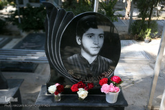 مراسم غبار روبی مزار شهداء بهشت زهرای تهران در هفته بسیج