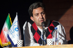 علیرضا بهرامی در ششمین دوره ده روز با عکاسان ایران مشاهده می شود.