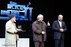 ابراهیم حاتمی کیا و محمدمهدی حیدریان رییس سازمان سینمایی در اختتامیه یازدهمین جشنواره سینماحقیقت