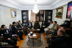 دیدار جامعه قرآنی با خانواده شهید مدافع حرم حسین معزغلامی
