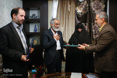 دیدار جامعه قرآنی با خانواده شهید مدافع حرم حسین معزغلامی
