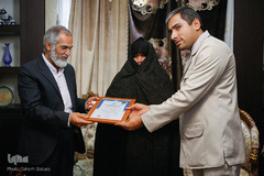 دیدار جامعه قرآنی با خانواده شهید مدافع حرم حسین معزغلامی
