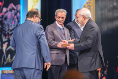 تقدیر از پدر و مادر شهید عباسی شهید مدافع حرم