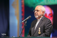 تقدیر از محمدجواد ظریف وزیر امور خارجه در دومین دوره اهدا نشان امین الضرب