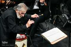 اجرای ارکستر ملی به رهبری فریدون شهبازیان و خوانندگی محمد معتمدی در ششمین شب جشنواره