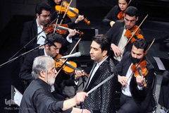 اجرای ارکستر ملی به رهبری فریدون شهبازیان و خوانندگی محمد معتمدی در ششمین شب جشنواره