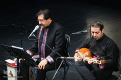 اجرای گروه مولانا با آواز سیدحسام الدین سراج در ششمین شب جشنواره