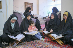 نسرین ستاری ۴ سال است که به صورت هفتگی در جلسات قرآنی شرکت می کند