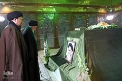 حضور مقام معظم رهبری در مرقد مطهر امام راحل 