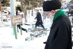 حضور مقام معظم رهبری در گلزار شهدای بهشت زهرا(س)