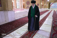 حضور مقام معظم رهبری در گلزار شهدای بهشت زهرا(س)