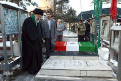 حضور مقام معظم رهبری در گلزار شهدای بهشت زهرا(س)