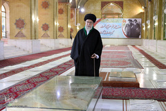 حضور مقام معظم رهبری در گلزار شهدای بهشت زهرا(س)