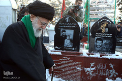 حضور مقام معظم رهبری در گلزار شهدای بهشت زهرا(س)
