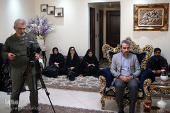 دیدار هفتگی نمایندگان جامعه قرآنی با خانواده شهید مدافع حرم «تقی ارغوانی»