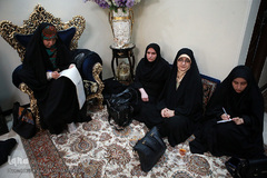 دیدار هفتگی نمایندگان جامعه قرآنی با خانواده شهید مدافع حرم «تقی ارغوانی»