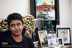 دیدار هفتگی نمایندگان جامعه قرآنی با خانواده شهید مدافع حرم «تقی ارغوانی»