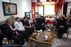 دیدار هفتگی نمایندگان جامعه قرآنی با خانواده شهید مدافع حرم «تقی ارغوانی»