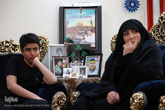 همسر و فرزند شهید مدافع حرم «تقی ارغوانی» 