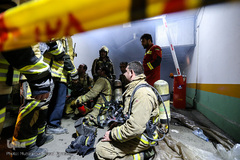 شب دوم اطفای حریق ساختمان برق حرارتی وزارت نیرو