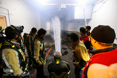 شب دوم اطفای حریق ساختمان برق حرارتی وزارت نیرو