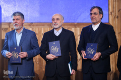 مراسم رونمایی از مجموعه دوازده جلدی گام به گام با امام 